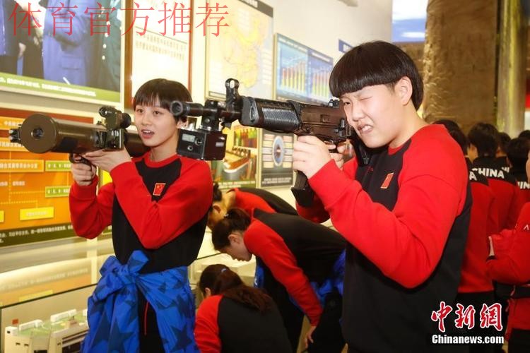 2001年龄段优秀球员集体参观“砥砺奋进的五年”大型成就展 2001年龄段优秀球员集体参观“砥砺奋进的五年”大型成就展